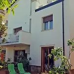 B&B Lumachella 체팔루