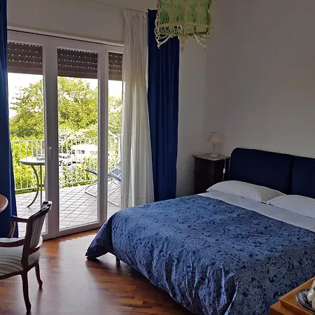 ベッド・アンド・ブレックファスト Lumachella 4*