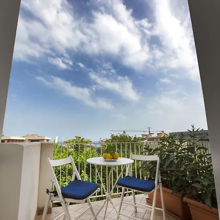 Couette-café Lumachella 4*