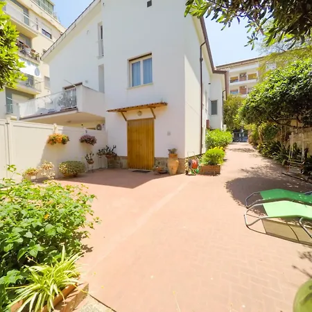 Lumachella ベッド・アンド・ブレックファスト チェファル